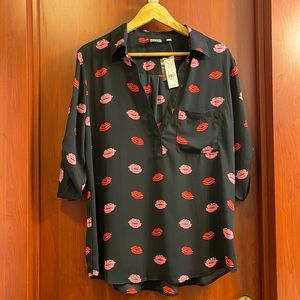 NY&Co Soho Jeans Kiss Lips Blouse (L)
